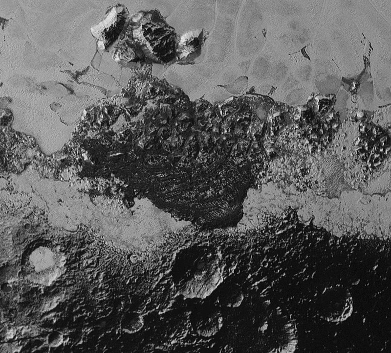 Illustration for article titled La NASA publica nuevas fotos de Plutón que detallan lo compleja que es su superficie